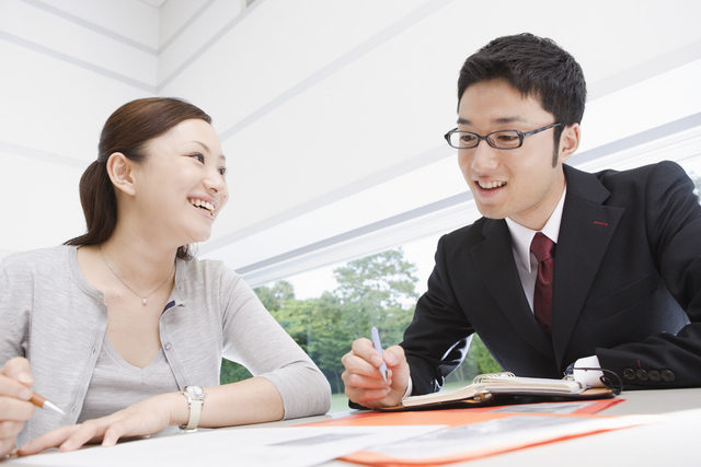 社宅の審査について恵比寿の税理士と会話するシーン。